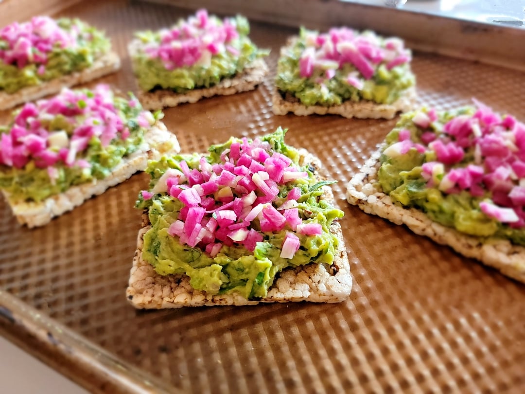 Hummus-Radish-Rice-Cracker-Snacks